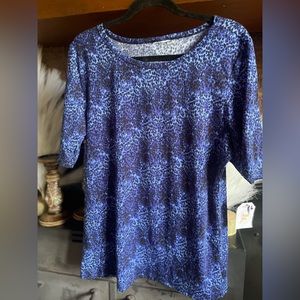LULAROE (LLR-T0030-1) WOMENS SIZE 2XL HALF-SLEEVE TEE.